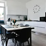 Belvedere 229 Lakeview *